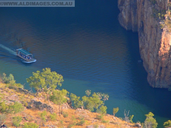 678x503 pixels (180K)